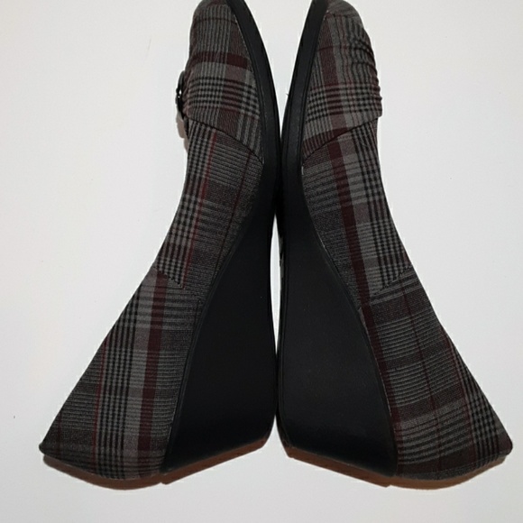 Dexflex Comfort gray/wine plaid wedge heels - Picture 3 of 7